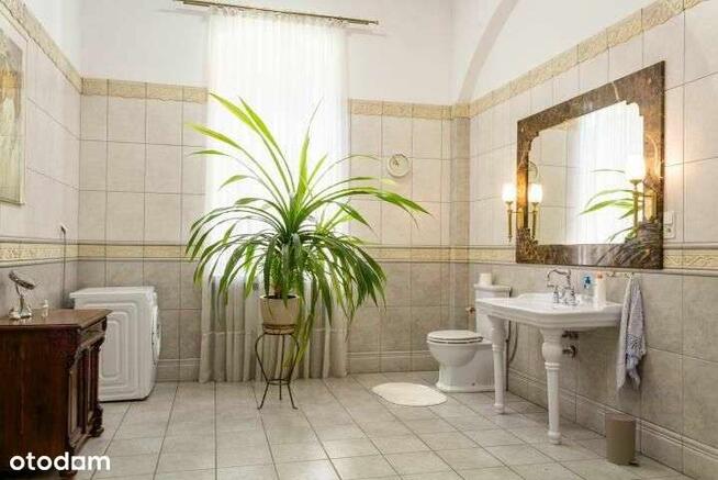 Pałac Z Prywatnym Parkiem! 25ha Działki