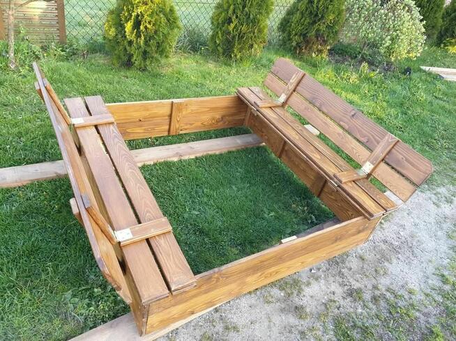 Piaskownica zamykana z ławeczkami 140x140/120x120