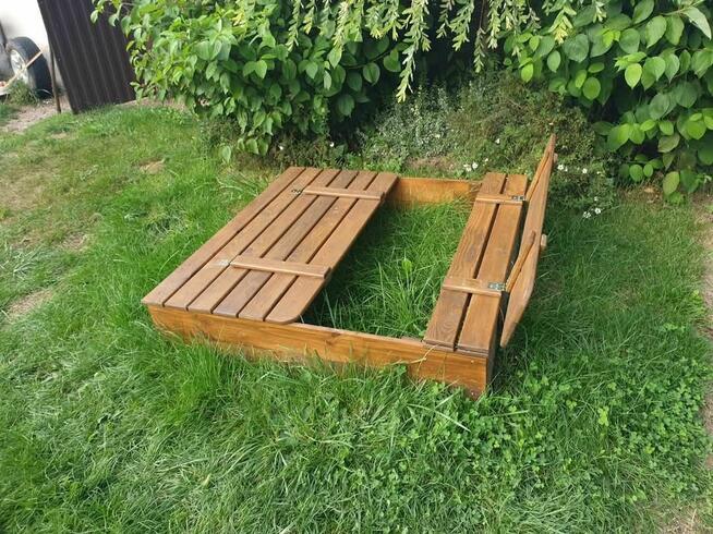 Piaskownica zamykana z ławeczkami 140x140/120x120