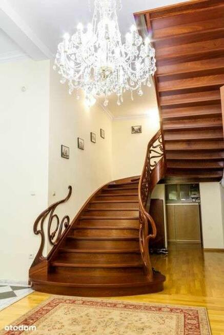 Pałac Z Prywatnym Parkiem! 25ha Działki