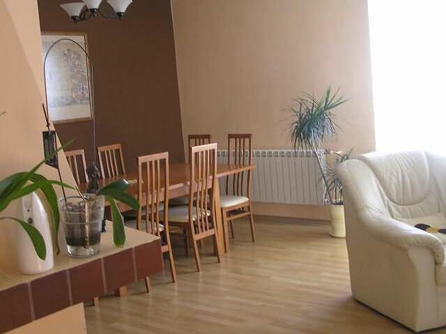 Dwa budynki mieszkalne na działce o pow. 1000 m2.