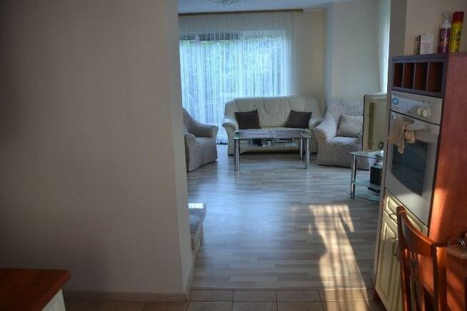 Dwa budynki mieszkalne na działce o pow. 1000 m2.