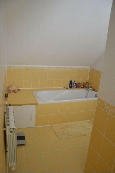 Dwa budynki mieszkalne na działce o pow. 1000 m2.