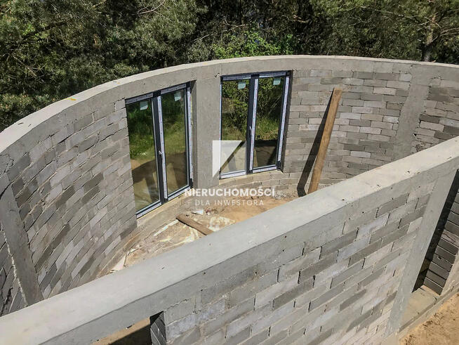 Działka Budowlana 4000 m2 z Rozpoczętą Budową Domu