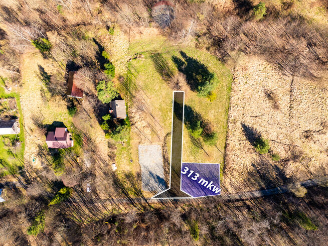 DZIAŁKA Z POZWOLENIEM NA BUDOWĘ DOMKU W STRÓŻY.