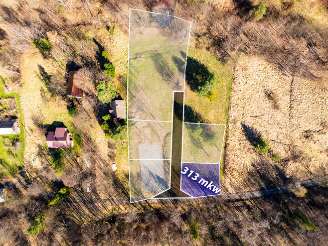 DZIAŁKA Z POZWOLENIEM NA BUDOWĘ DOMKU W STRÓŻY.