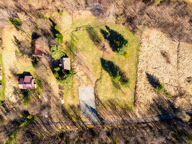 DZIAŁKA Z POZWOLENIEM NA BUDOWĘ DOMKU W STRÓŻY.