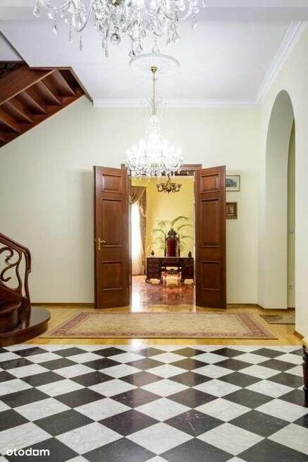 Pałac Z Prywatnym Parkiem! 25ha Działki