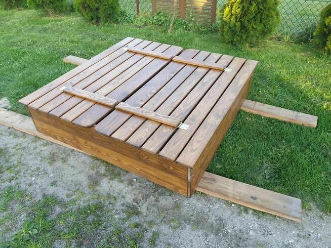 Piaskownica zamykana z ławeczkami 140x140/120x120