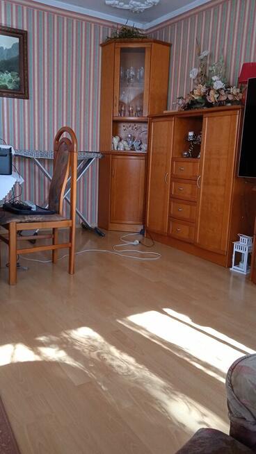 Komplet mebli pokojowych drewnianych 4400,00 zł.