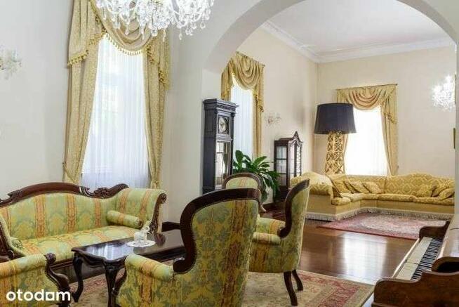 Pałac Z Prywatnym Parkiem! 25ha Działki