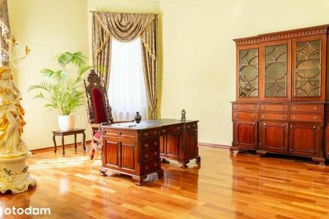 Pałac Z Prywatnym Parkiem! 25ha Działki