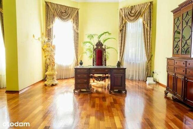 Pałac Z Prywatnym Parkiem! 25ha Działki