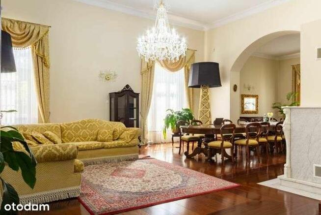 Pałac Z Prywatnym Parkiem! 25ha Działki