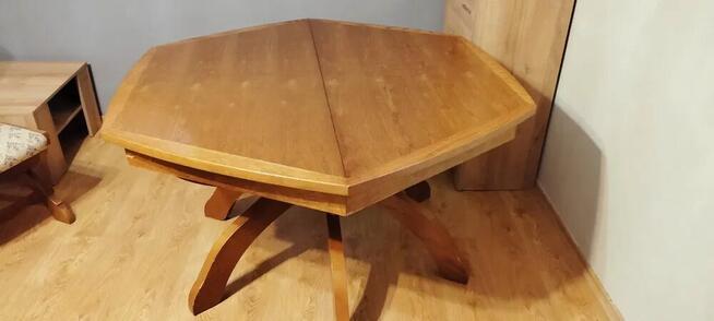 Sześciokątny stół + 6 krzeseł wyściełanych