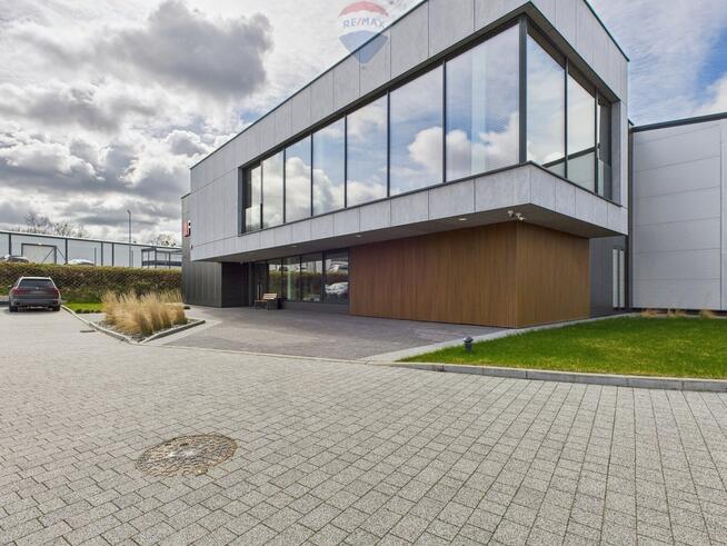 Nowoczesny obiekt magazynowo-biurowy.