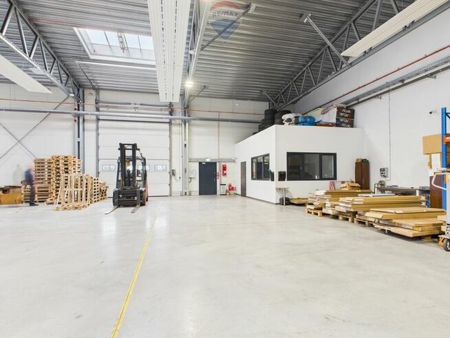 Nowoczesny obiekt magazynowo-biurowy.