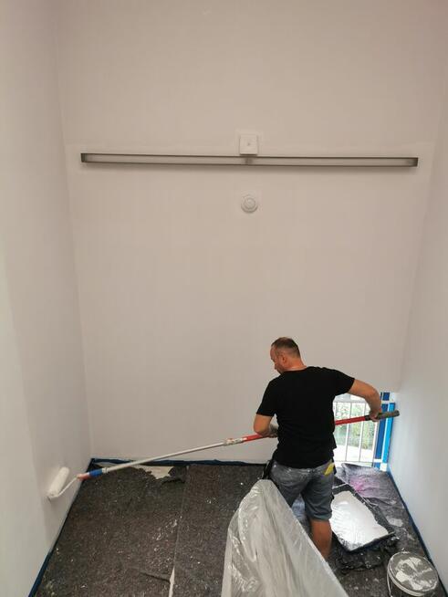 Malarz szpachlarz z wieloletnim doświadczeniem szuka pracy