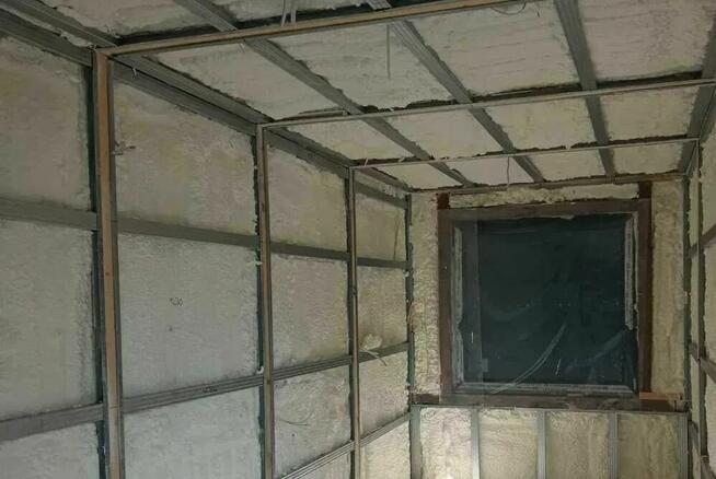 Ocieplenie pianą PUR, pianowanie poddaszy, dachów, izolacje