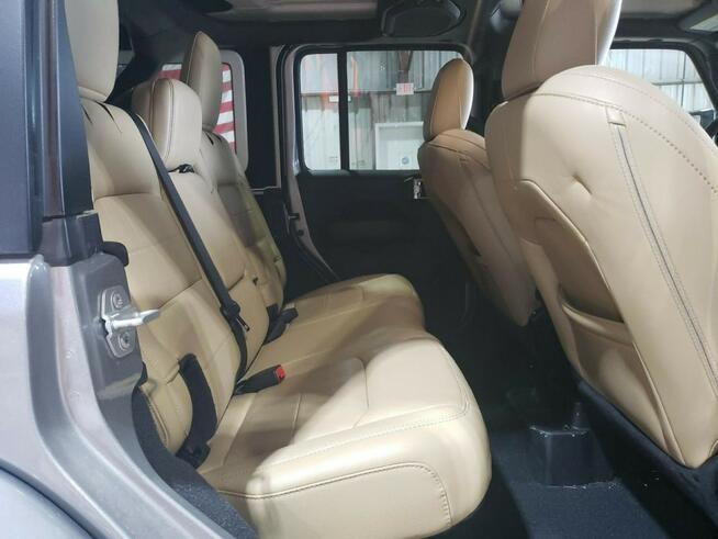 Jeep Wrangler Unlimited Sahara 4x4 3.6l V6