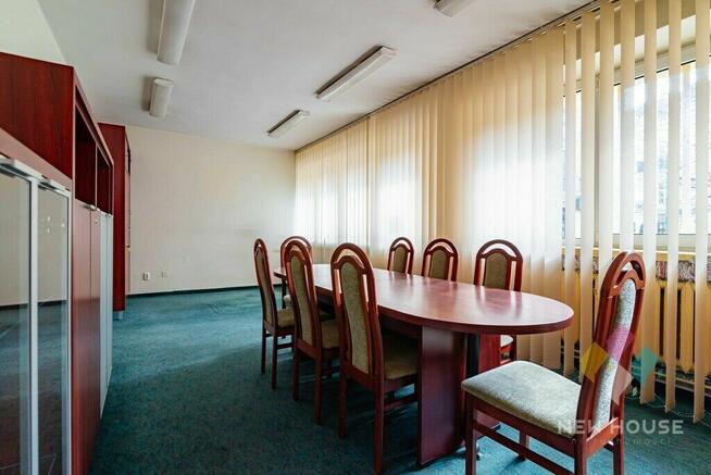 Lokal 367 m2, centrum, parter