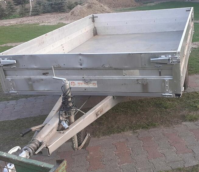 Przyczepa samochodowa