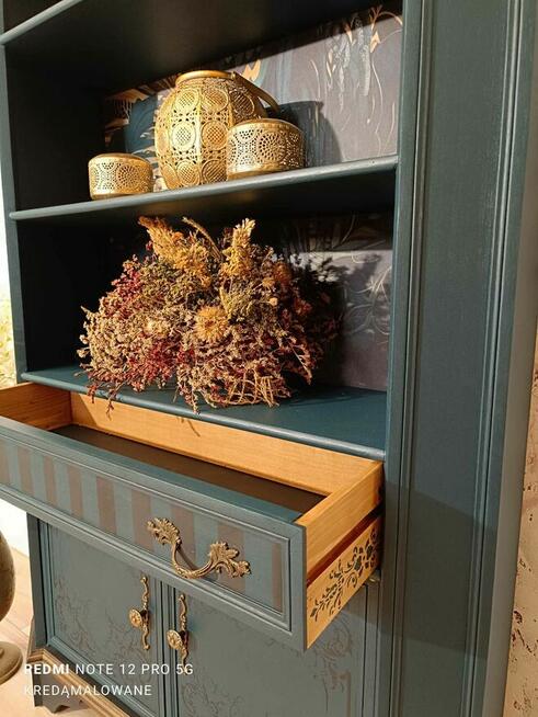 Witryna regał stylizowany