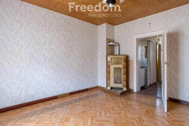 Dom ciekawej w zabudowie szeregowej z ogródkiem