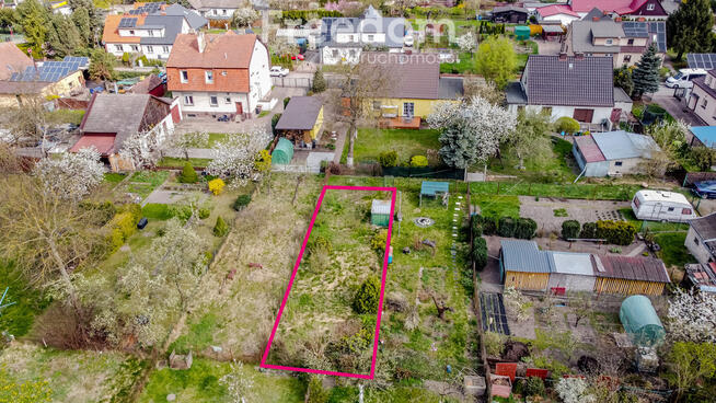 Dom ciekawej w zabudowie szeregowej z ogródkiem