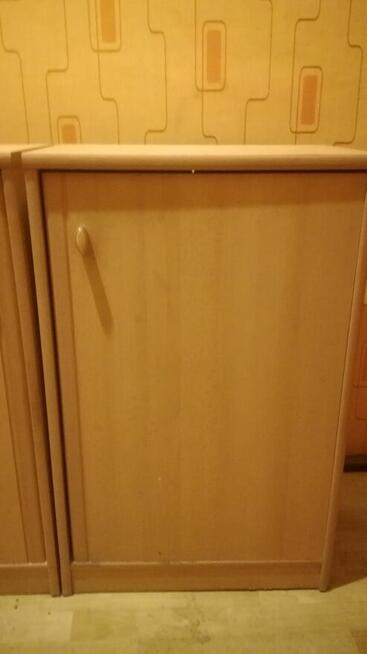 Szafki jedno dzwiowe z trzema połkami