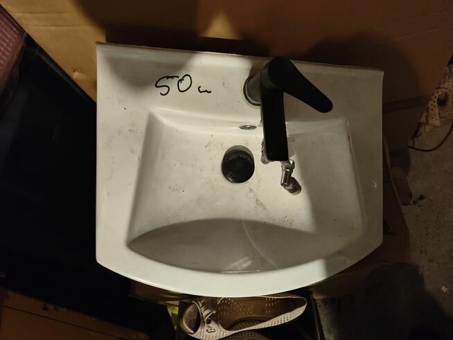 Umywalka z baterią 50cm