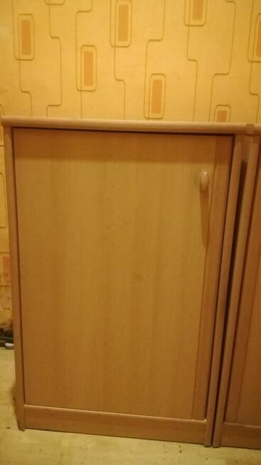 Szafki jedno dzwiowe z trzema połkami