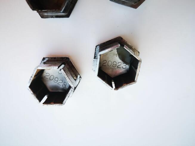 Peugeot 508 oryginalne osłony śruby koła OE 1611818780