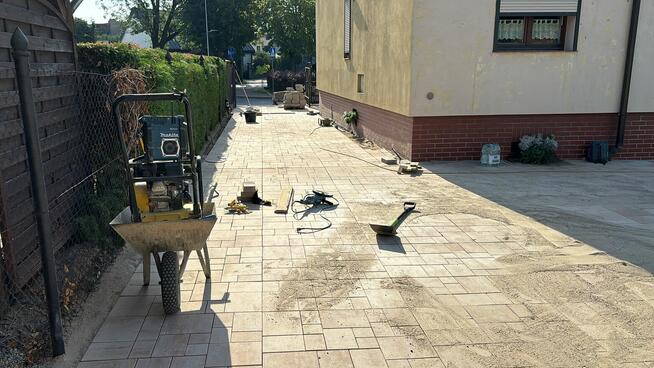 Usługi budowlane, układanie kostki brukowej