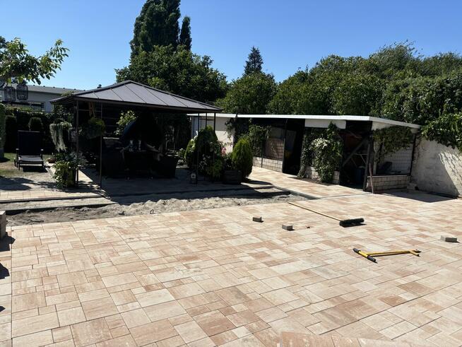 Usługi budowlane, układanie kostki brukowej