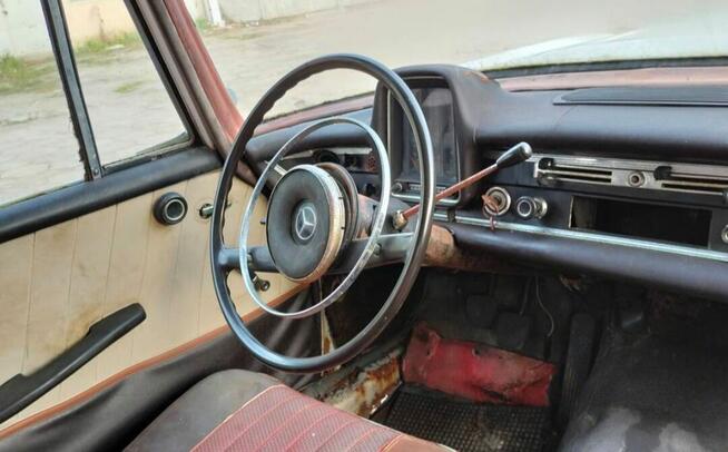 Mercedes 190 w110 skrzydlak