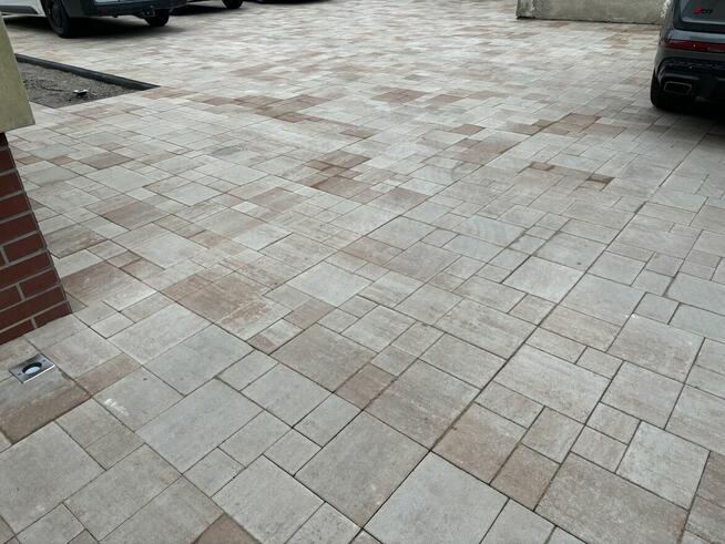 Usługi budowlane, układanie kostki brukowej