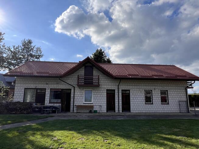 Budynek wielofunkcyjny z pięknym stawem oraz sadem