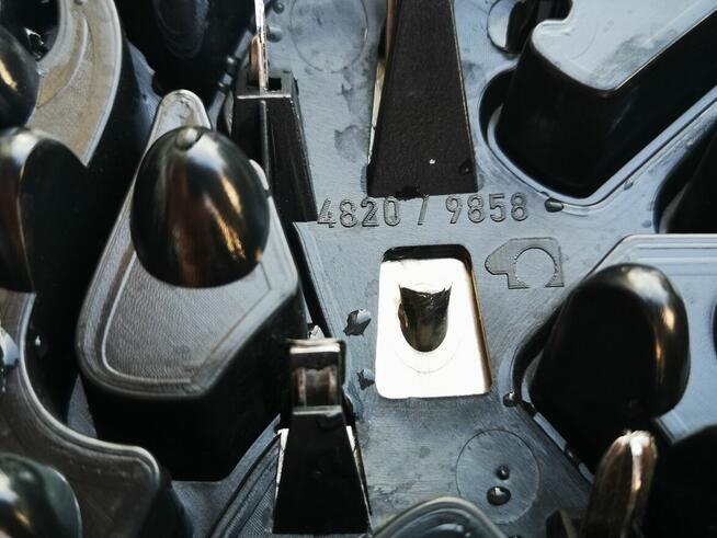 Oryginalny emblemat logo PEUGEOT 3008 9685973077