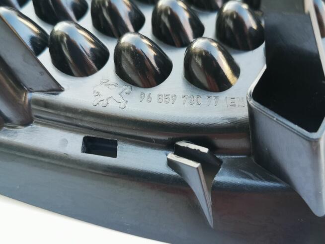 Oryginalny emblemat logo PEUGEOT 3008 9685973077