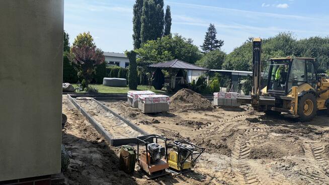 Usługi budowlane, układanie kostki brukowej