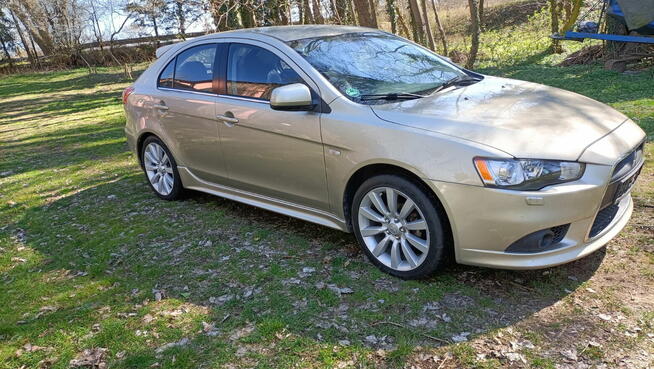 Mitszubiszi Lancer rok 2009 o pojemności 1800 cm