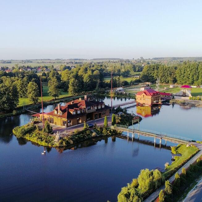 Pracownik gospodarczy lub fachowiec np. elektryk, spawacz