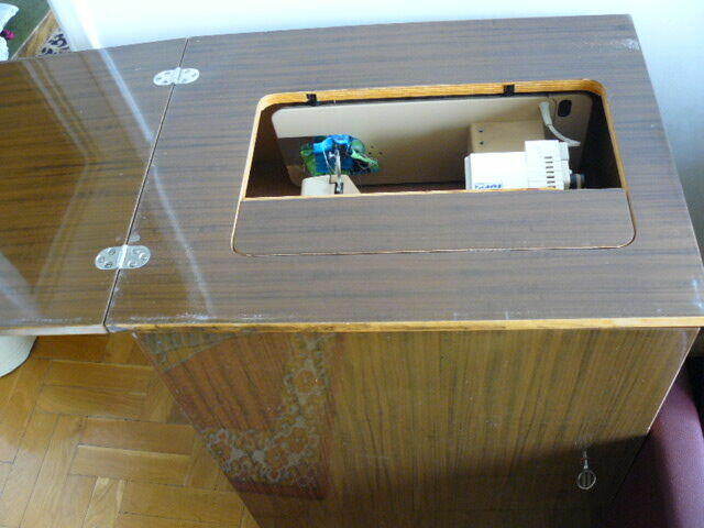 Maszyna do szycia Lucznik zabudowana