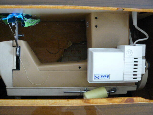 Maszyna do szycia Lucznik zabudowana