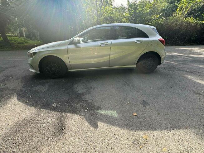 Samochód Mercedes Benz a180