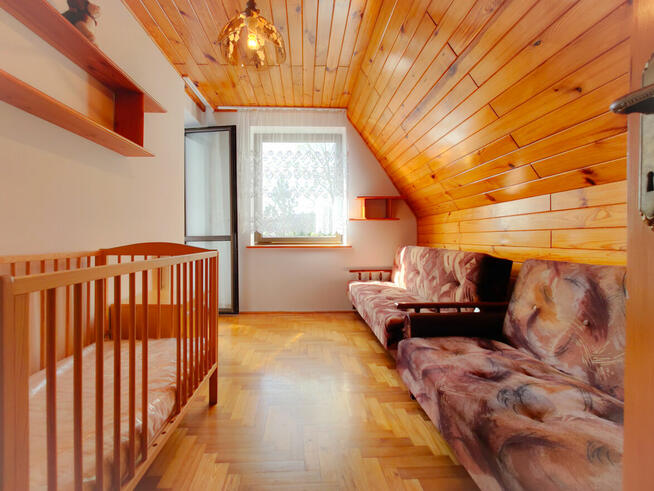 Sprzedam dom w górach, z basenem i boiskiem.