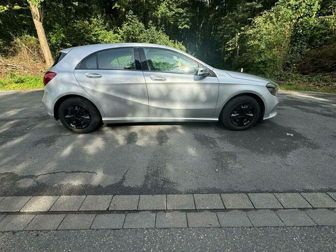 Samochód Mercedes Benz a180