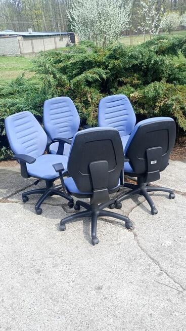 Fotel biurowy obrotowy niebieski fotele biurowe do biur