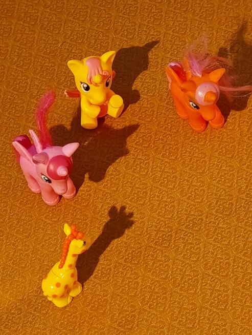 Wyprzedam kolekcję autek blaszanych z PRL-u